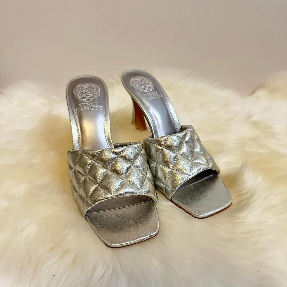 Vince Camuto Quilted Leather Silver Metallic Heels. Size 7.5. NWT